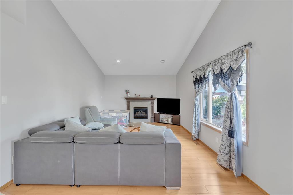 40 Courland Bay, Winnipeg, Manitoba  R2P 2X1 - Photo 16 - 202523281