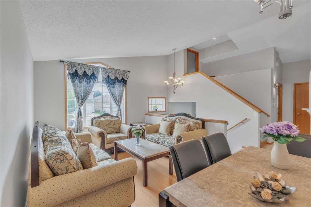 40 Courland Bay, Winnipeg, Manitoba  R2P 2X1 - Photo 4 - 202523281