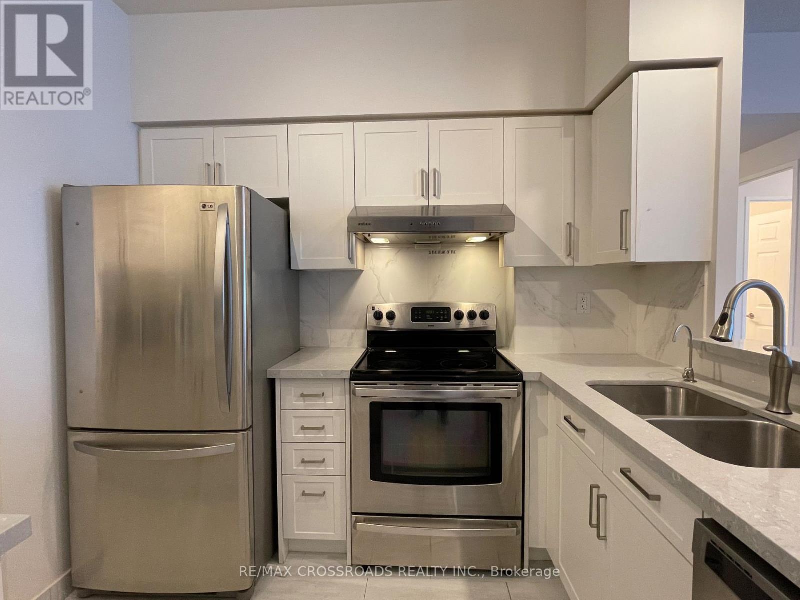 Ph108 - 18 Lee Centre Drive, Toronto, Ontario  M1H 3H5 - Photo 2 - E12408420
