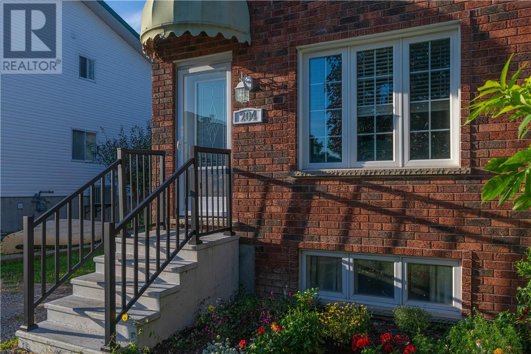 204 Benita Boulevard, Sudbury, Ontario  P3A 5Z5 - Photo 2 - 2124749