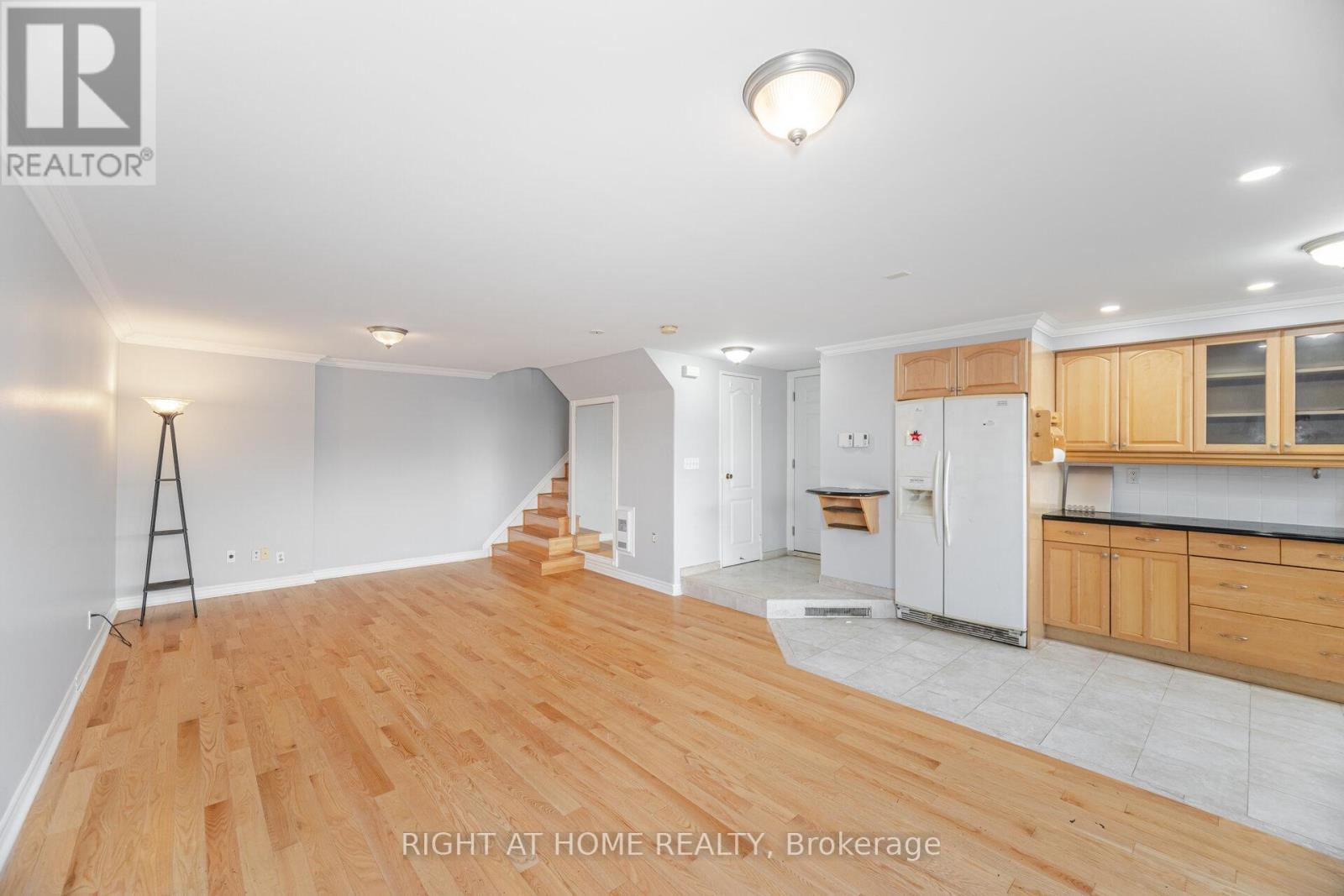 79 - 3050 Constitution Boulevard, Mississauga (Applewood), Ontario  L4Y 3X1 - Photo 10 - W12408399