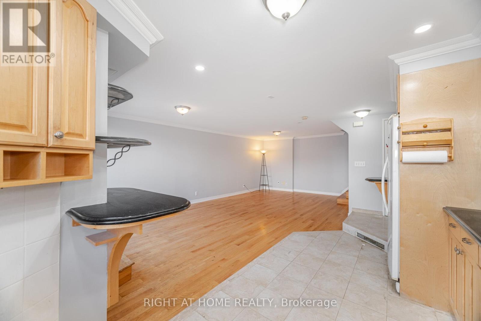 79 - 3050 Constitution Boulevard, Mississauga (Applewood), Ontario  L4Y 3X1 - Photo 13 - W12408399