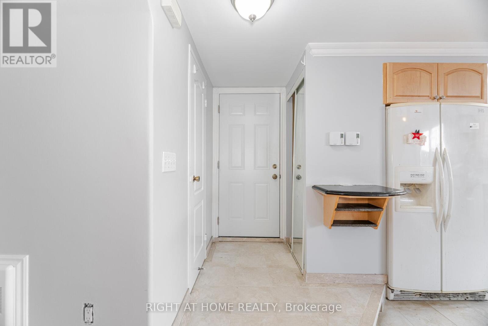 79 - 3050 Constitution Boulevard, Mississauga (Applewood), Ontario  L4Y 3X1 - Photo 6 - W12408399