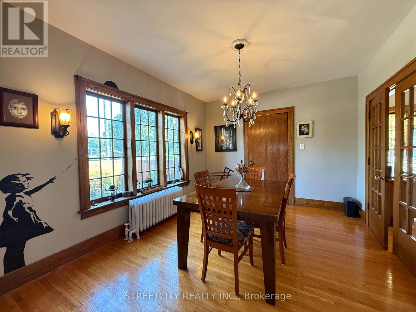 127 Fleming Street, Sarnia, Ontario  N7T 6C2 - Photo 2 - X12408429