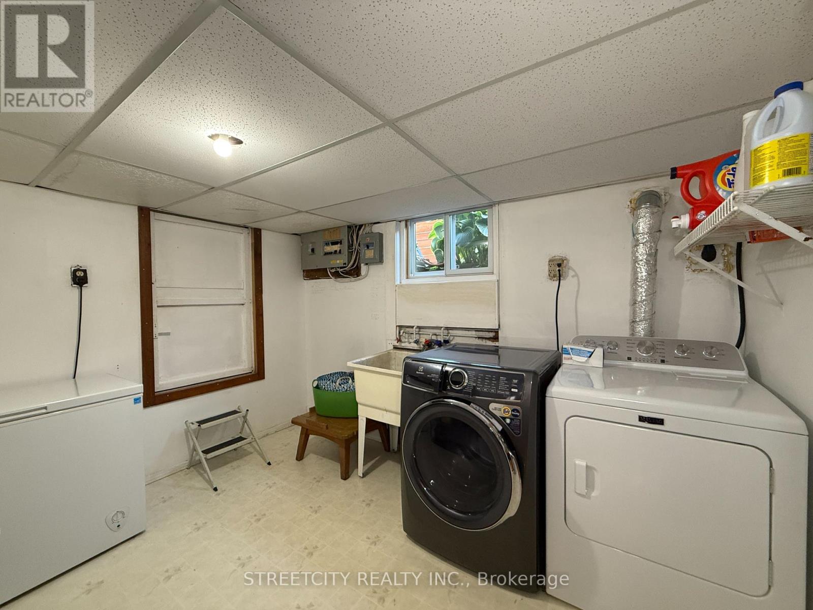 127 Fleming Street, Sarnia, Ontario  N7T 6C2 - Photo 24 - X12408429