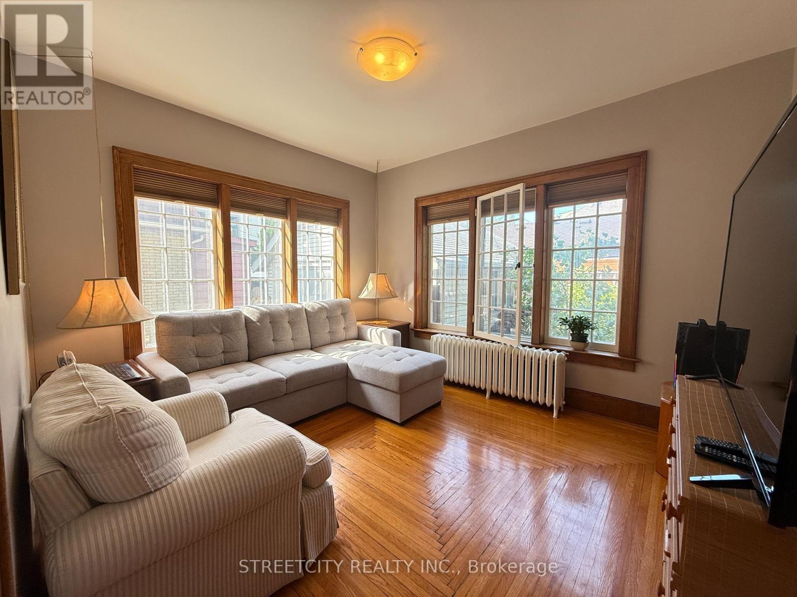 127 Fleming Street, Sarnia, Ontario  N7T 6C2 - Photo 7 - X12408429