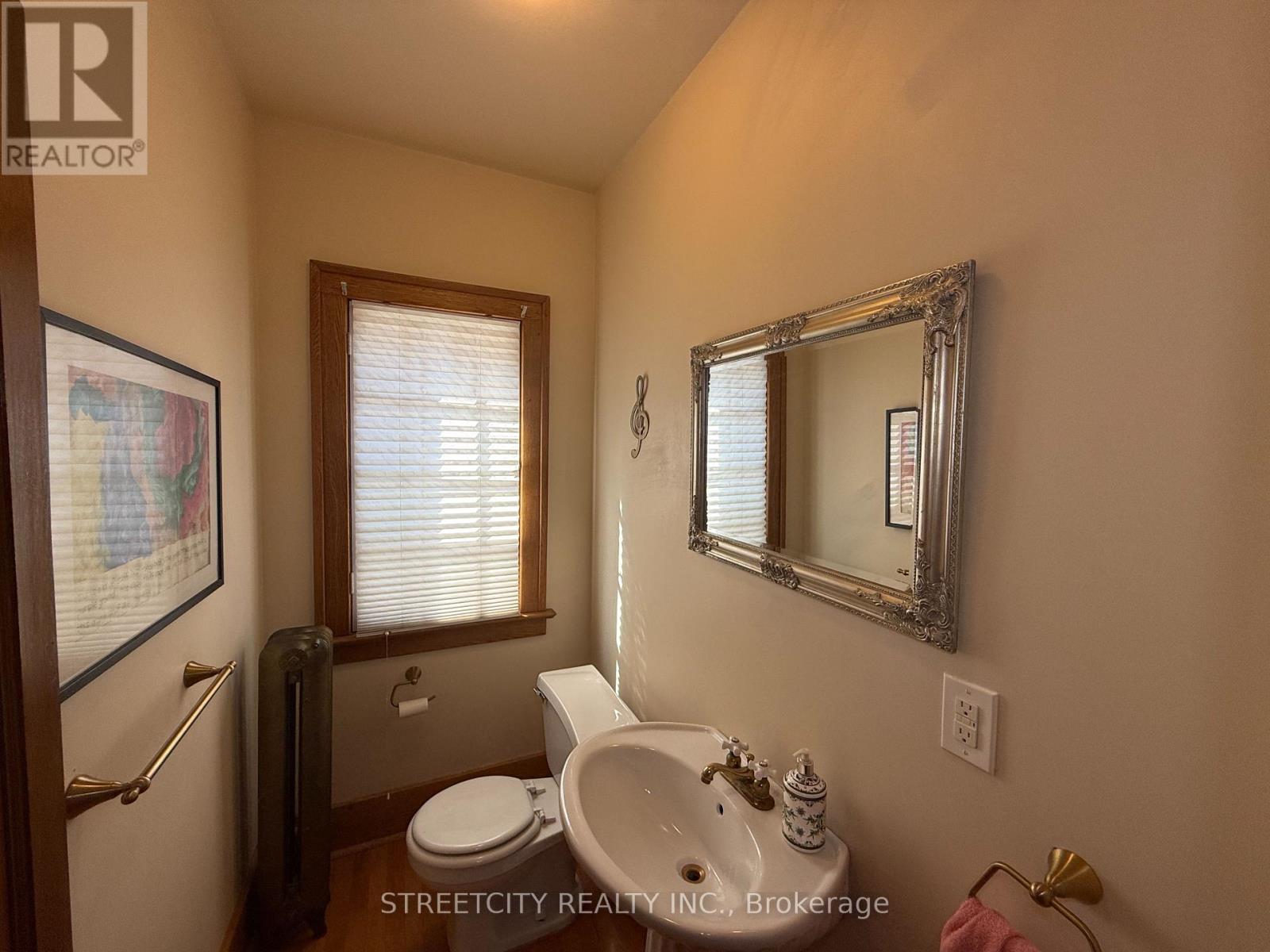 127 Fleming Street, Sarnia, Ontario  N7T 6C2 - Photo 8 - X12408429