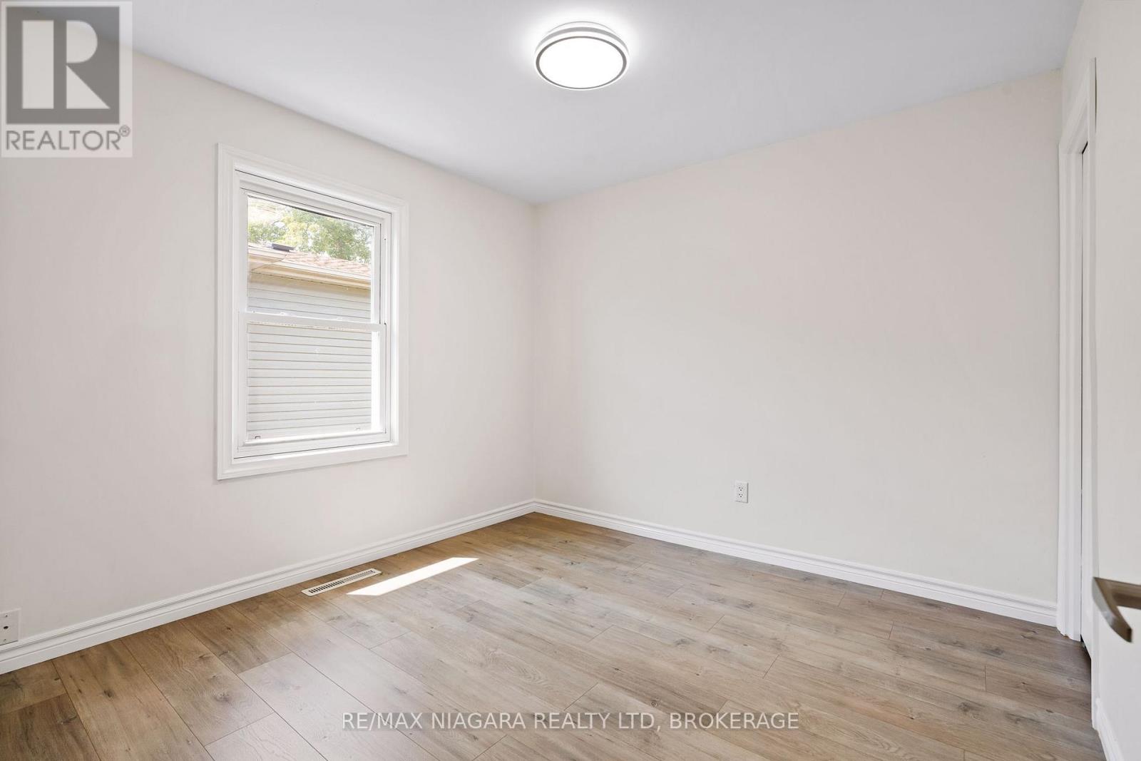 53 Collier Road S, Thorold (Confederation Heights), Ontario  L2V 3S9 - Photo 10 - X12408423