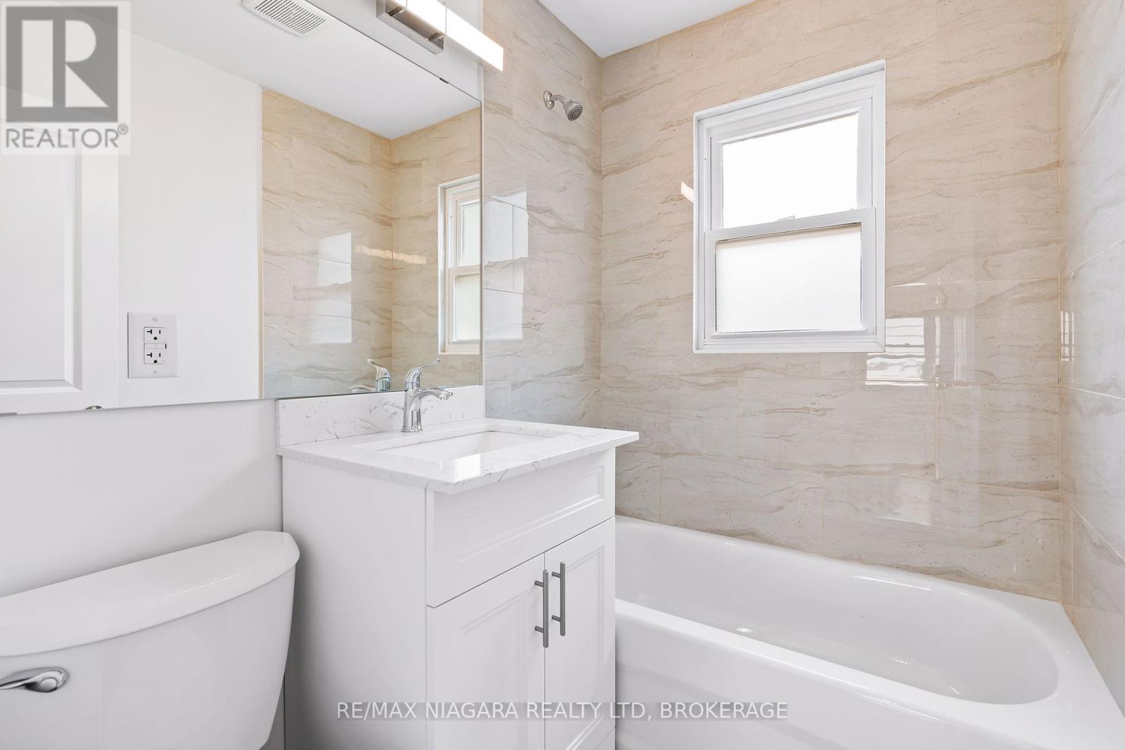53 Collier Road S, Thorold (Confederation Heights), Ontario  L2V 3S9 - Photo 11 - X12408423