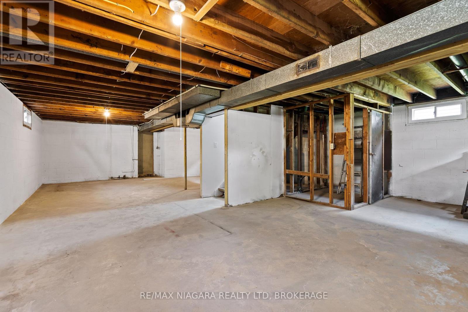 53 Collier Road S, Thorold (Confederation Heights), Ontario  L2V 3S9 - Photo 12 - X12408423