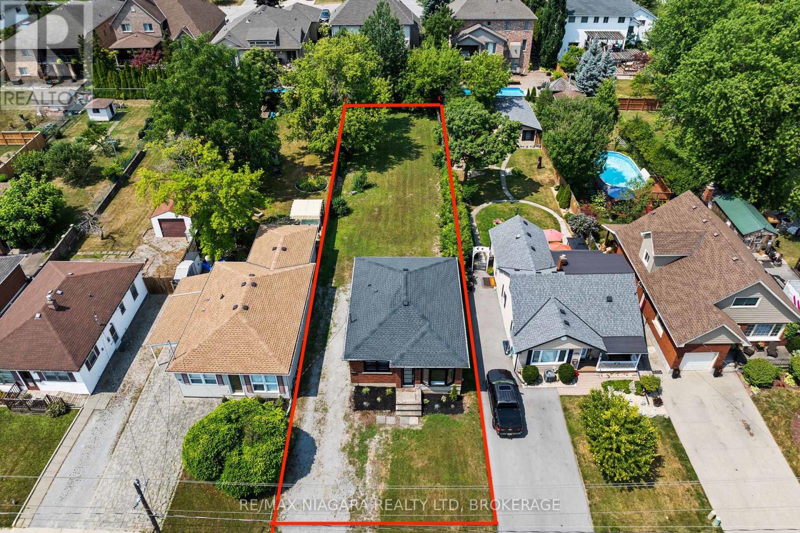 53 Collier Road S, Thorold (Confederation Heights), Ontario  L2V 3S9 - Photo 2 - X12408423