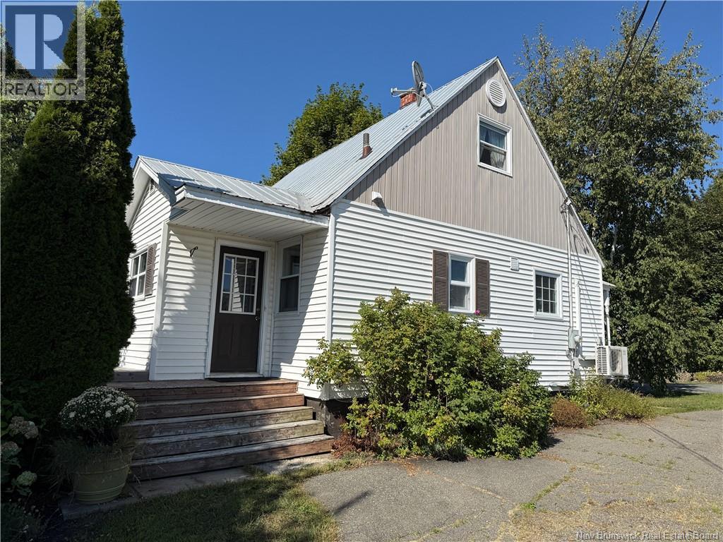 141 St. James Street, Woodstock, New Brunswick  E7M 2T5 - Photo 2 - NB126802