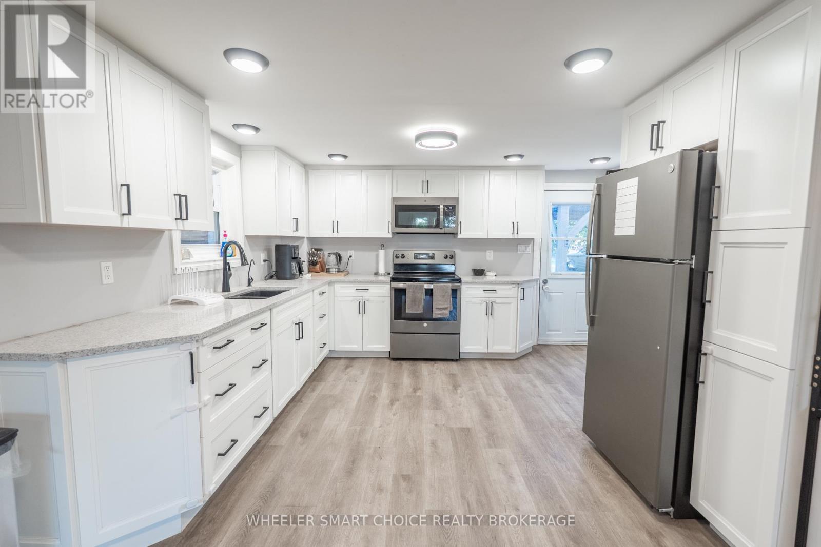 15904 Manning Road, South Stormont, Ontario  K0C 1M0 - Photo 13 - X12408432