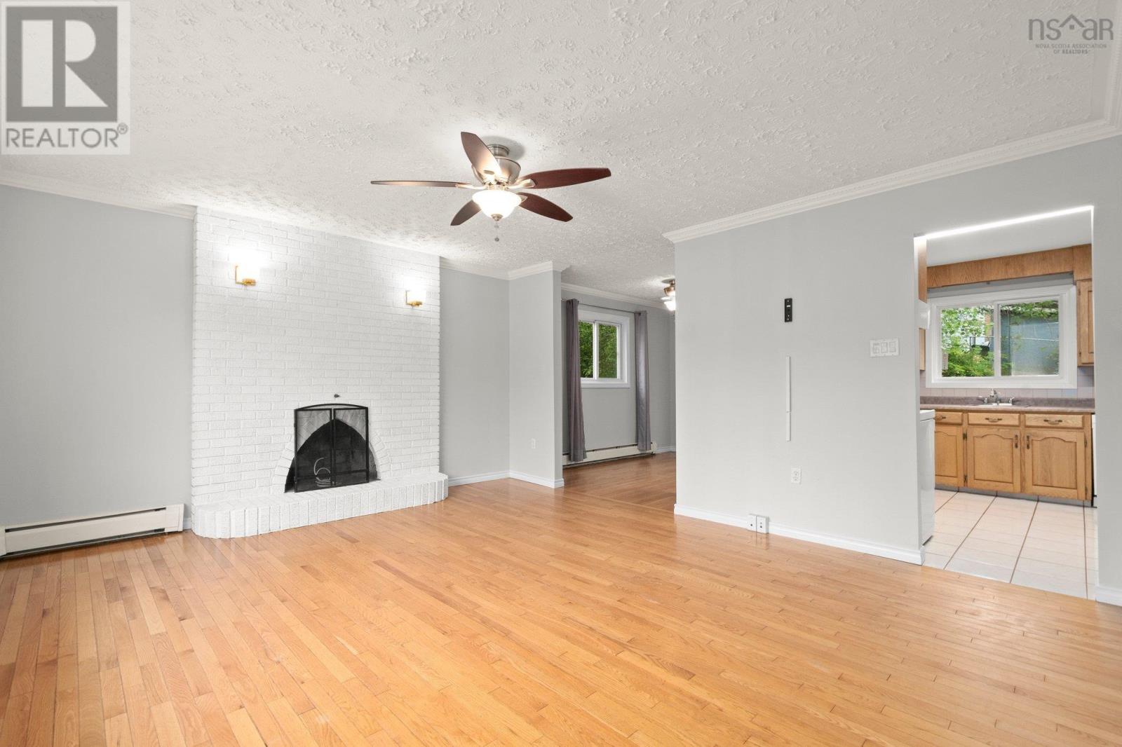 Property at 21 Spinner Crescent image 4