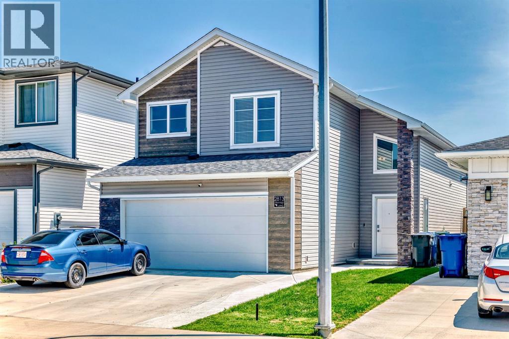 Property at 2813 44 Street S image 3