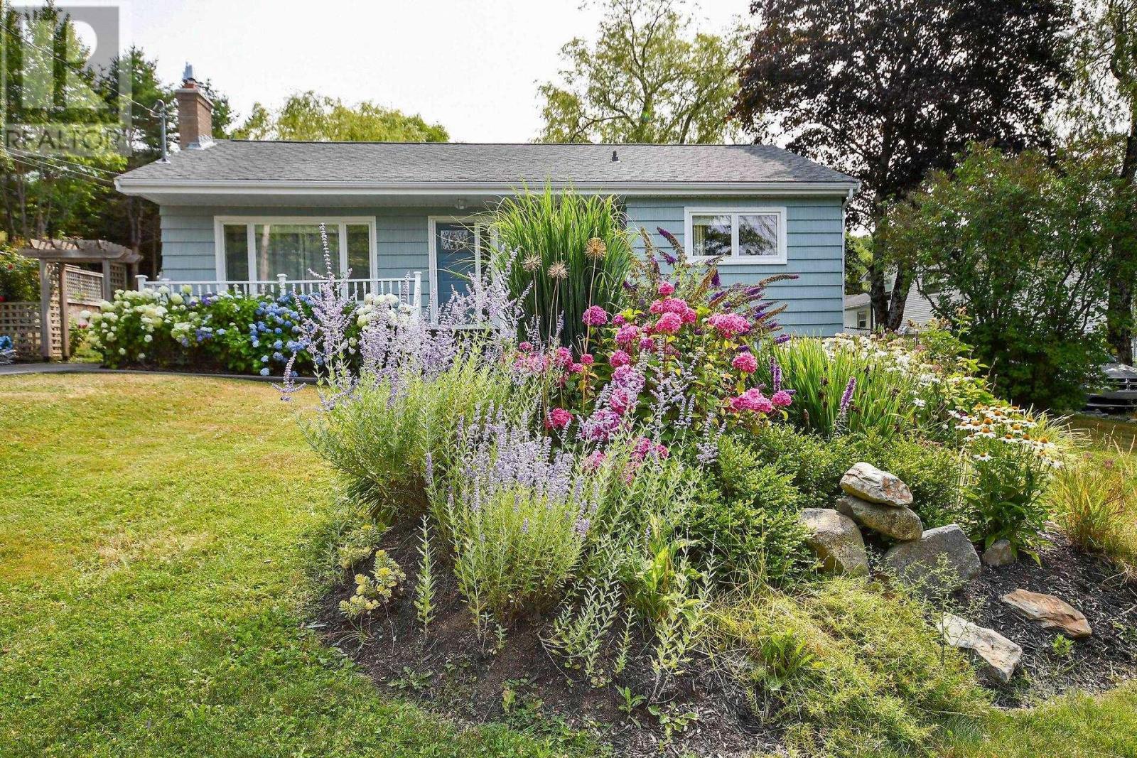 Property at 27 Dartmoor Crescent image 3