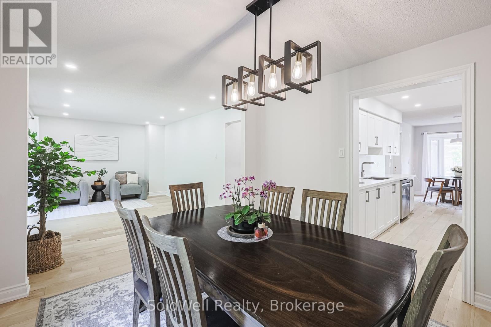 160 Charles Street, Vaughan, Ontario  L4J 3C7 - Photo 1 - N12408426