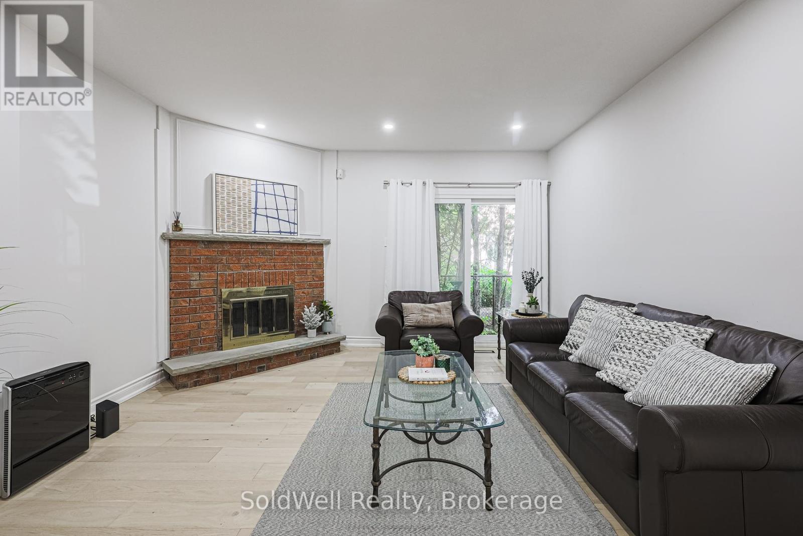 160 Charles Street, Vaughan, Ontario  L4J 3C7 - Photo 10 - N12408426
