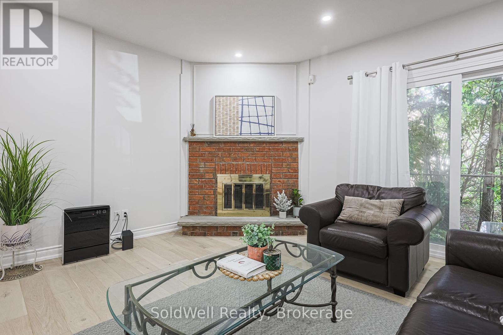 160 Charles Street, Vaughan, Ontario  L4J 3C7 - Photo 11 - N12408426