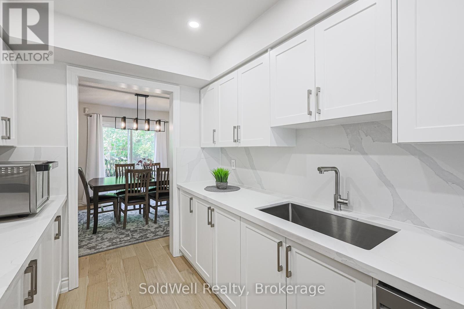 160 Charles Street, Vaughan, Ontario  L4J 3C7 - Photo 15 - N12408426