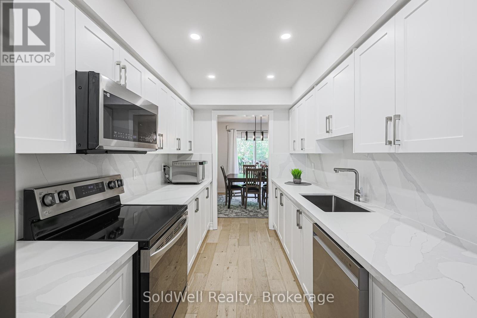 160 Charles Street, Vaughan, Ontario  L4J 3C7 - Photo 16 - N12408426