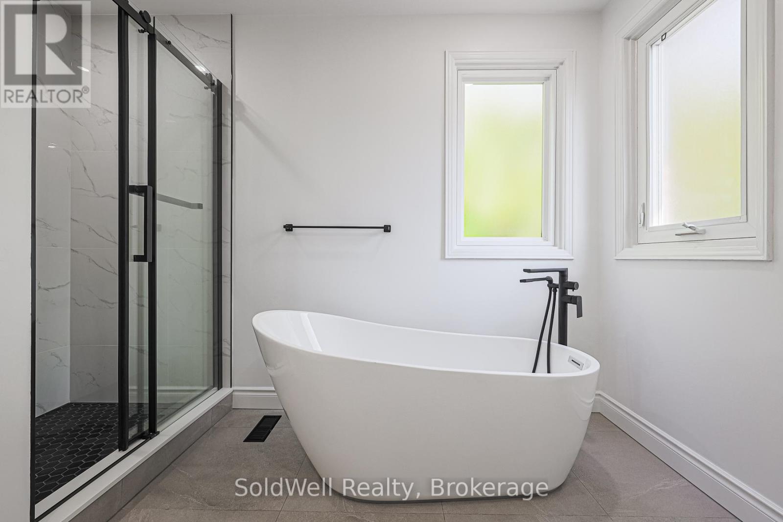 160 Charles Street, Vaughan, Ontario  L4J 3C7 - Photo 28 - N12408426