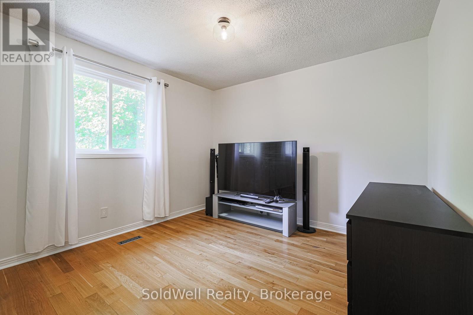 160 Charles Street, Vaughan, Ontario  L4J 3C7 - Photo 30 - N12408426