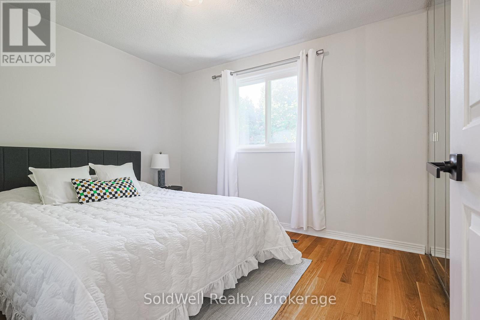 160 Charles Street, Vaughan, Ontario  L4J 3C7 - Photo 33 - N12408426