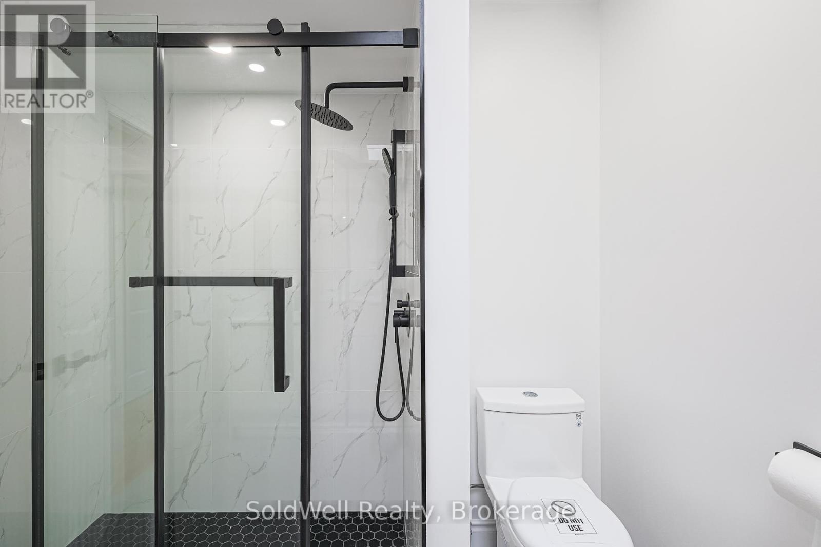 160 Charles Street, Vaughan, Ontario  L4J 3C7 - Photo 37 - N12408426