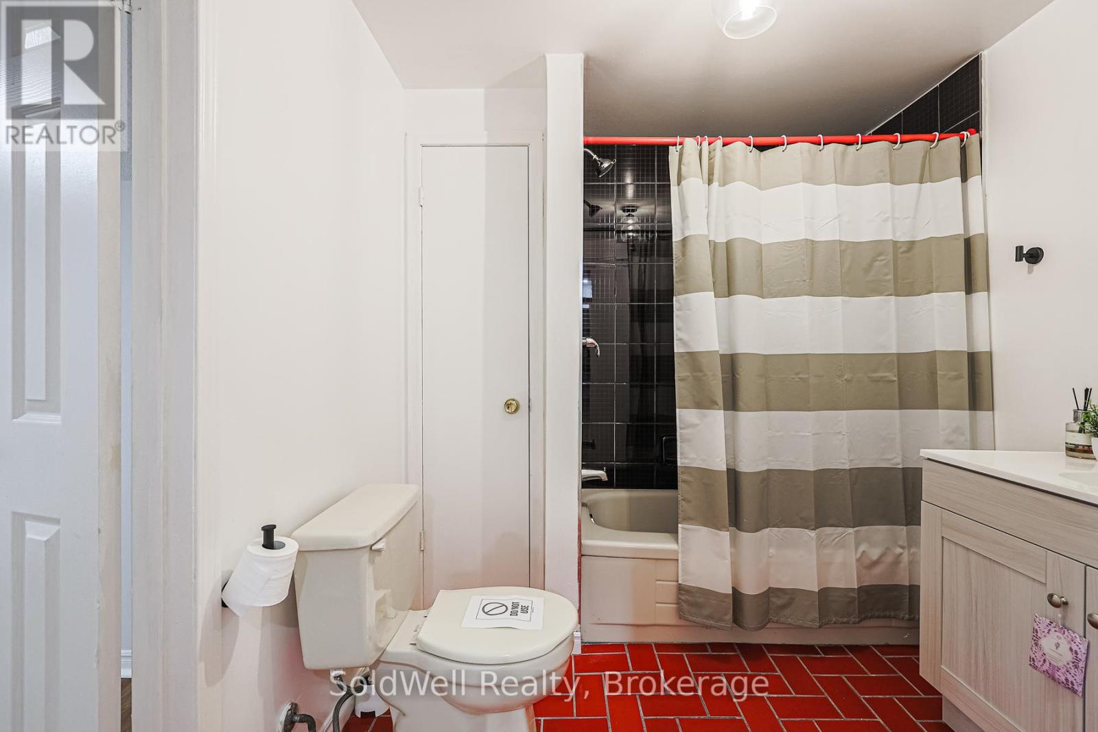 160 Charles Street, Vaughan, Ontario  L4J 3C7 - Photo 42 - N12408426