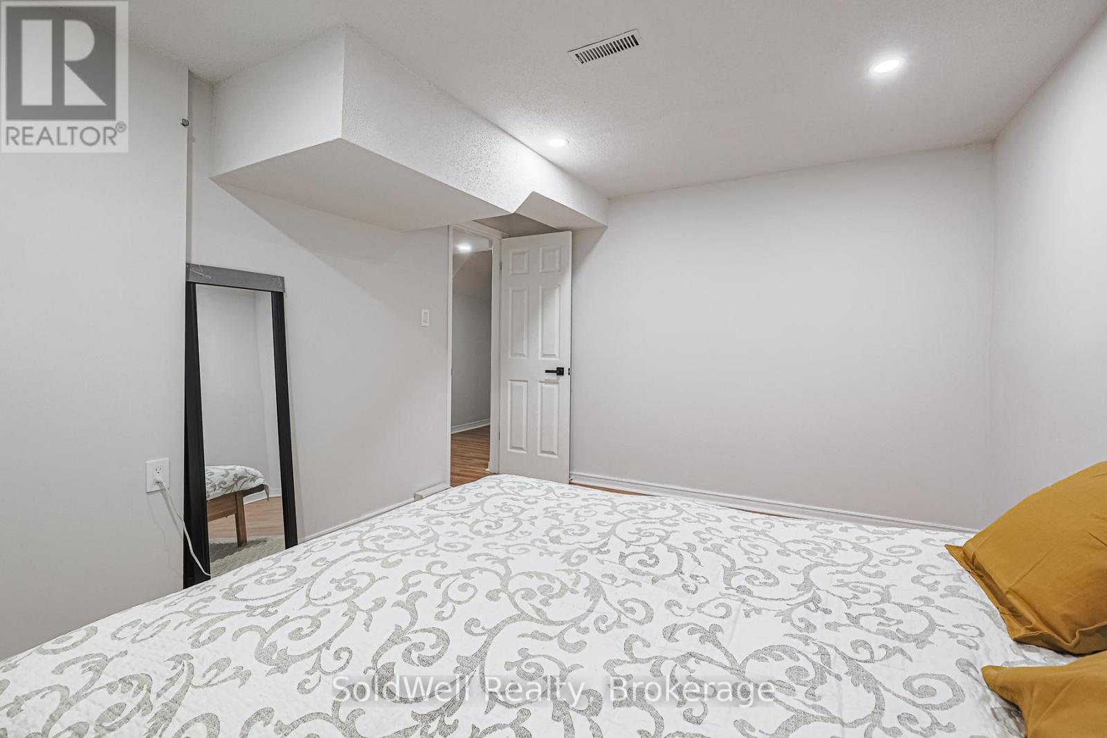 160 Charles Street, Vaughan, Ontario  L4J 3C7 - Photo 44 - N12408426