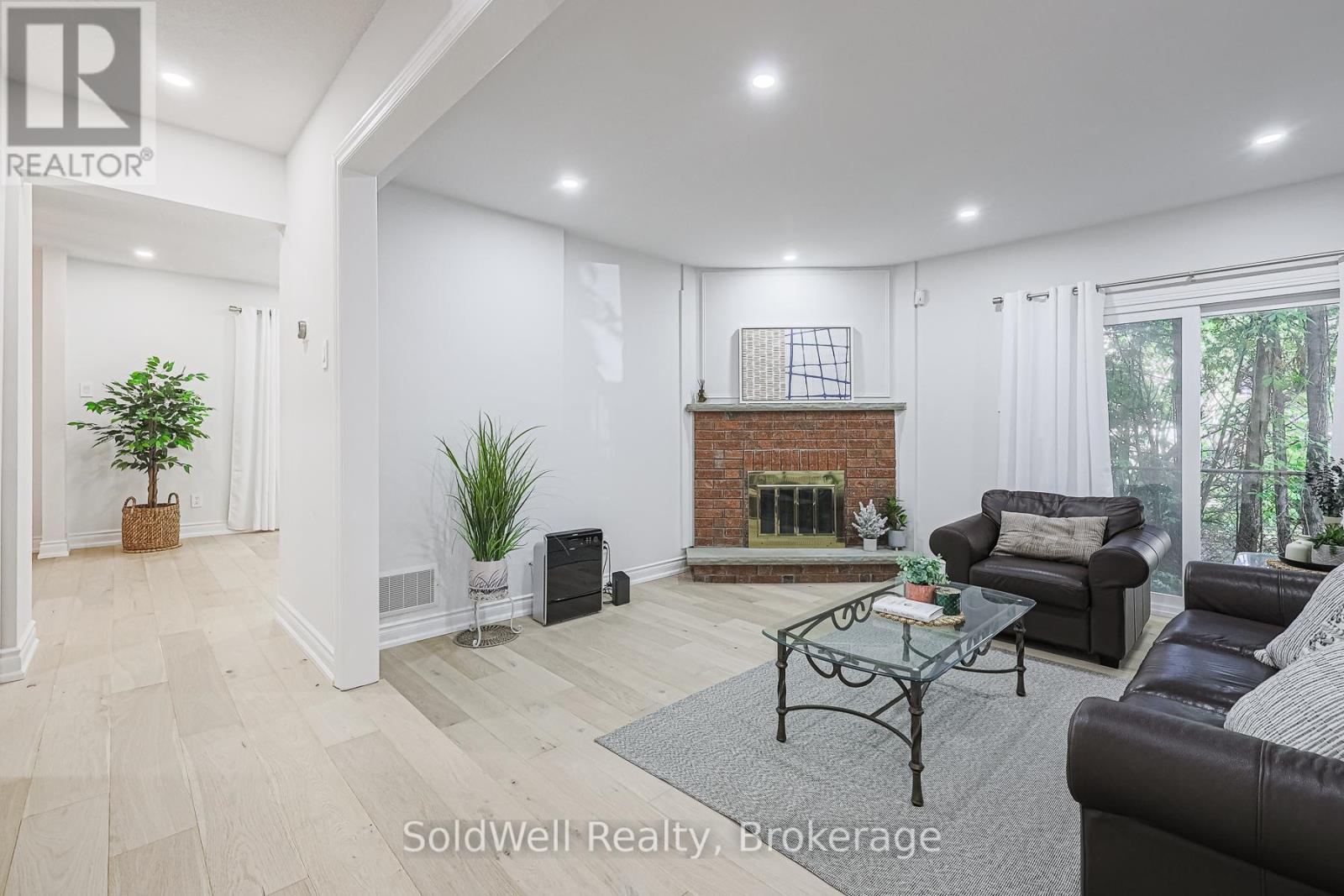 160 Charles Street, Vaughan, Ontario  L4J 3C7 - Photo 9 - N12408426