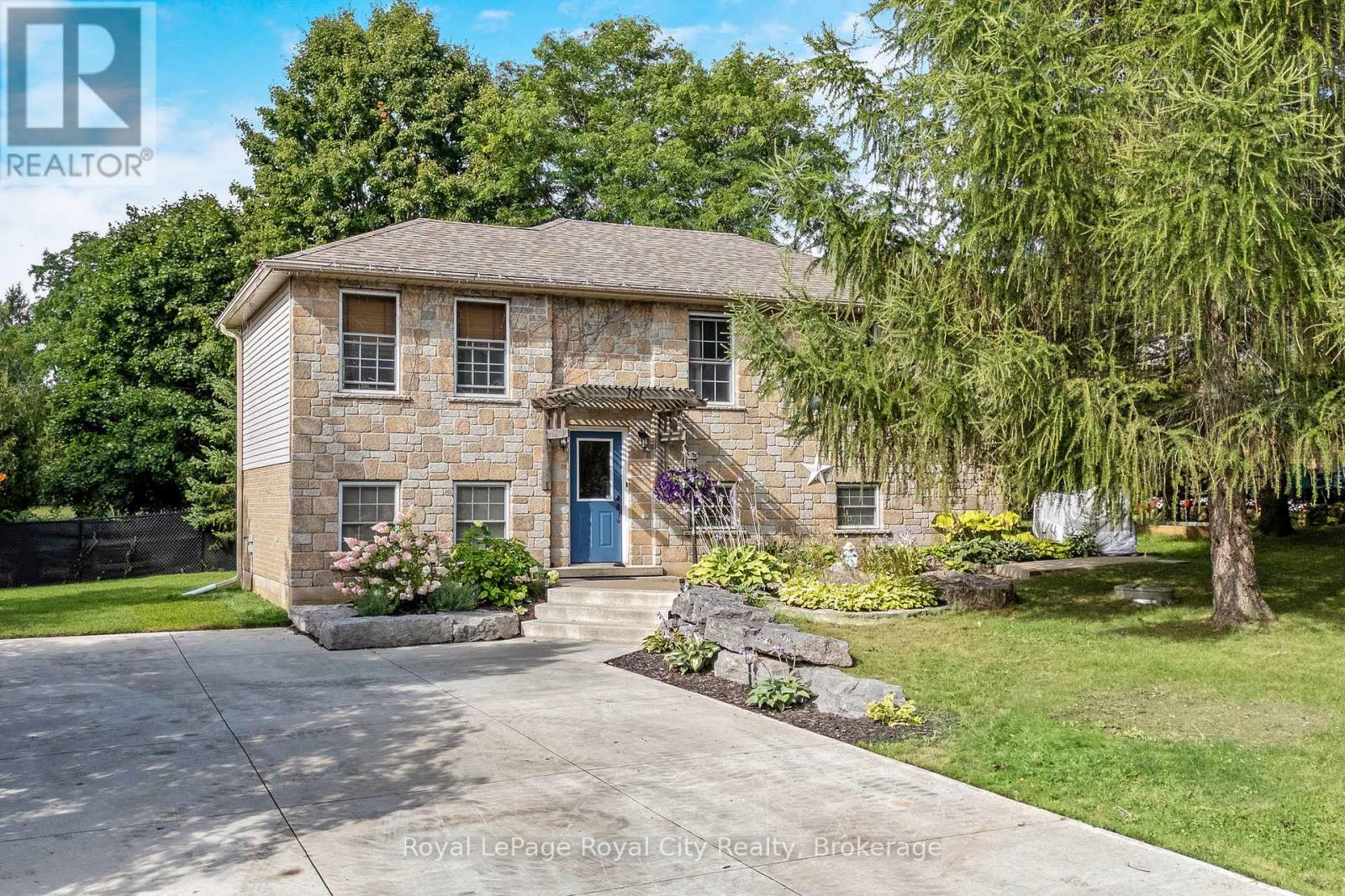151 Queen Street, Guelph/eramosa (Rockwood), Ontario  N0B 2K0 - Photo 2 - X12408473