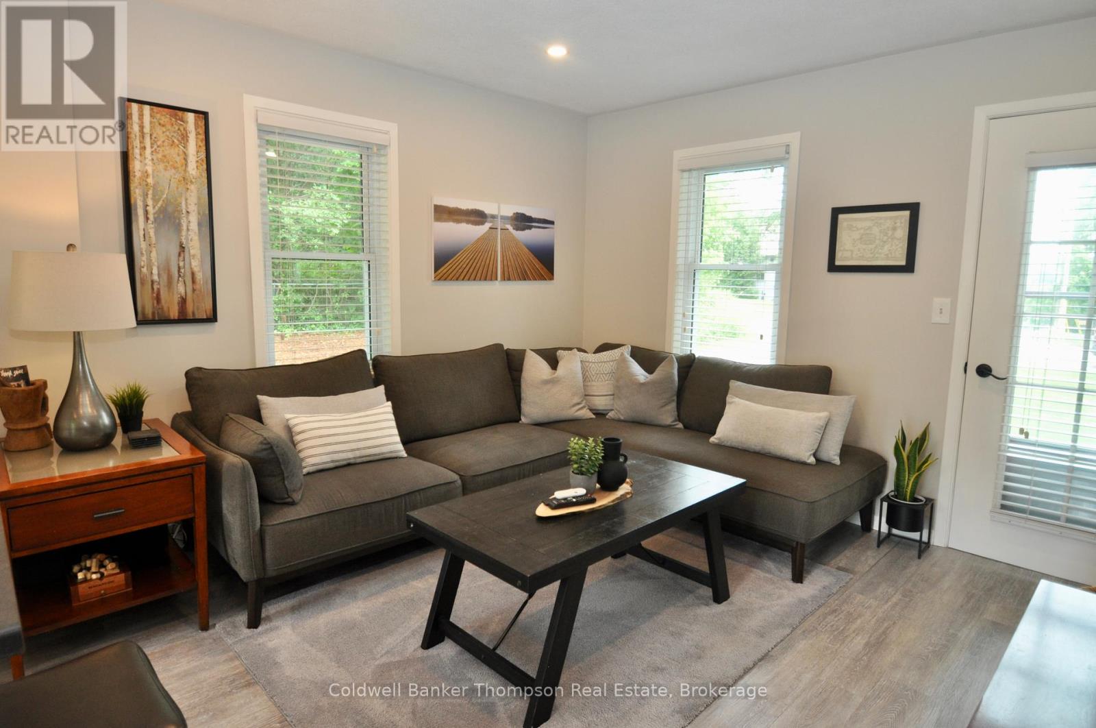 9 Maple Avenue, Huntsville, Ontario  P1H 1H2 - Photo 2 - X12408489