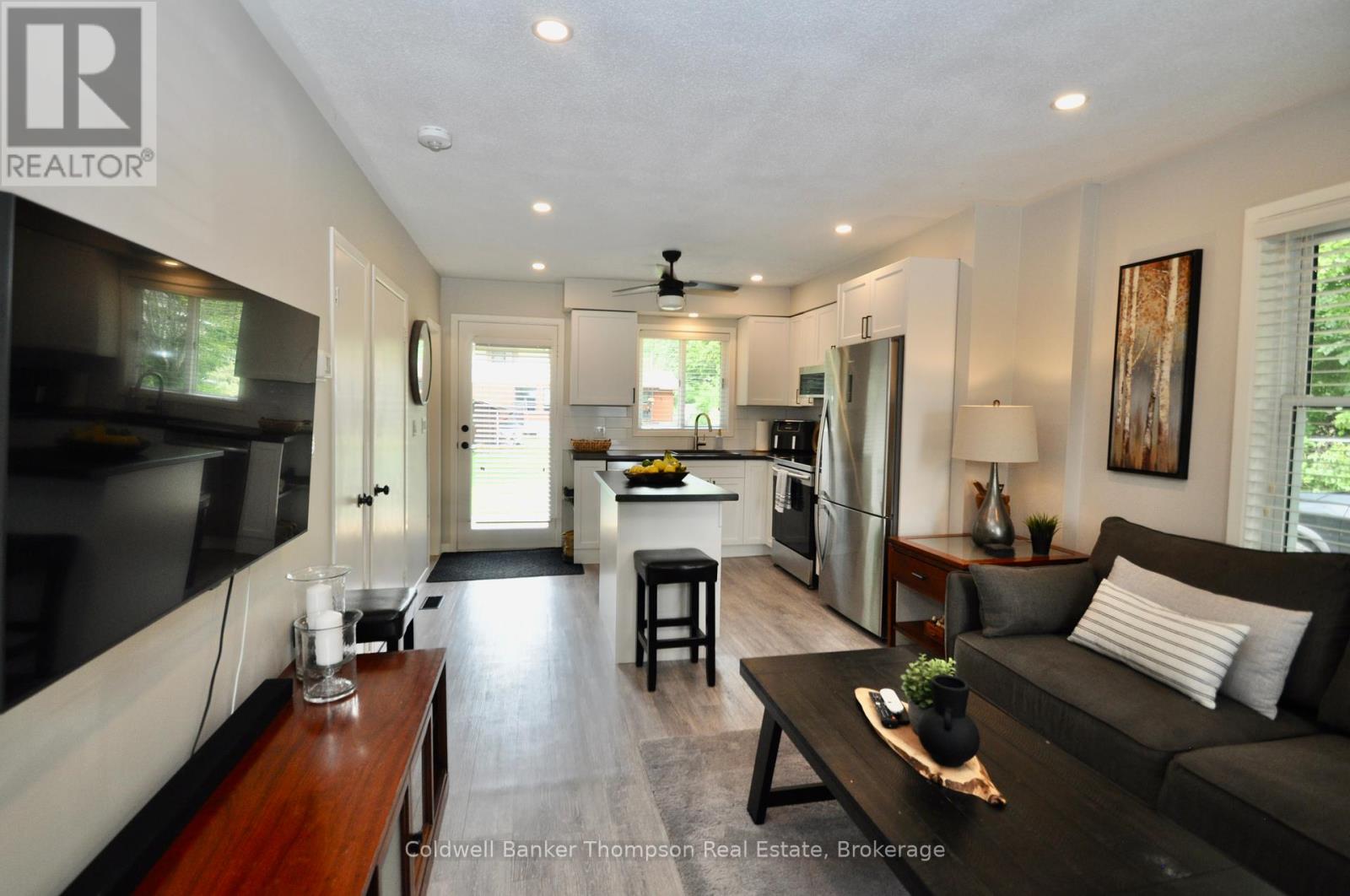 9 Maple Avenue, Huntsville, Ontario  P1H 1H2 - Photo 4 - X12408489