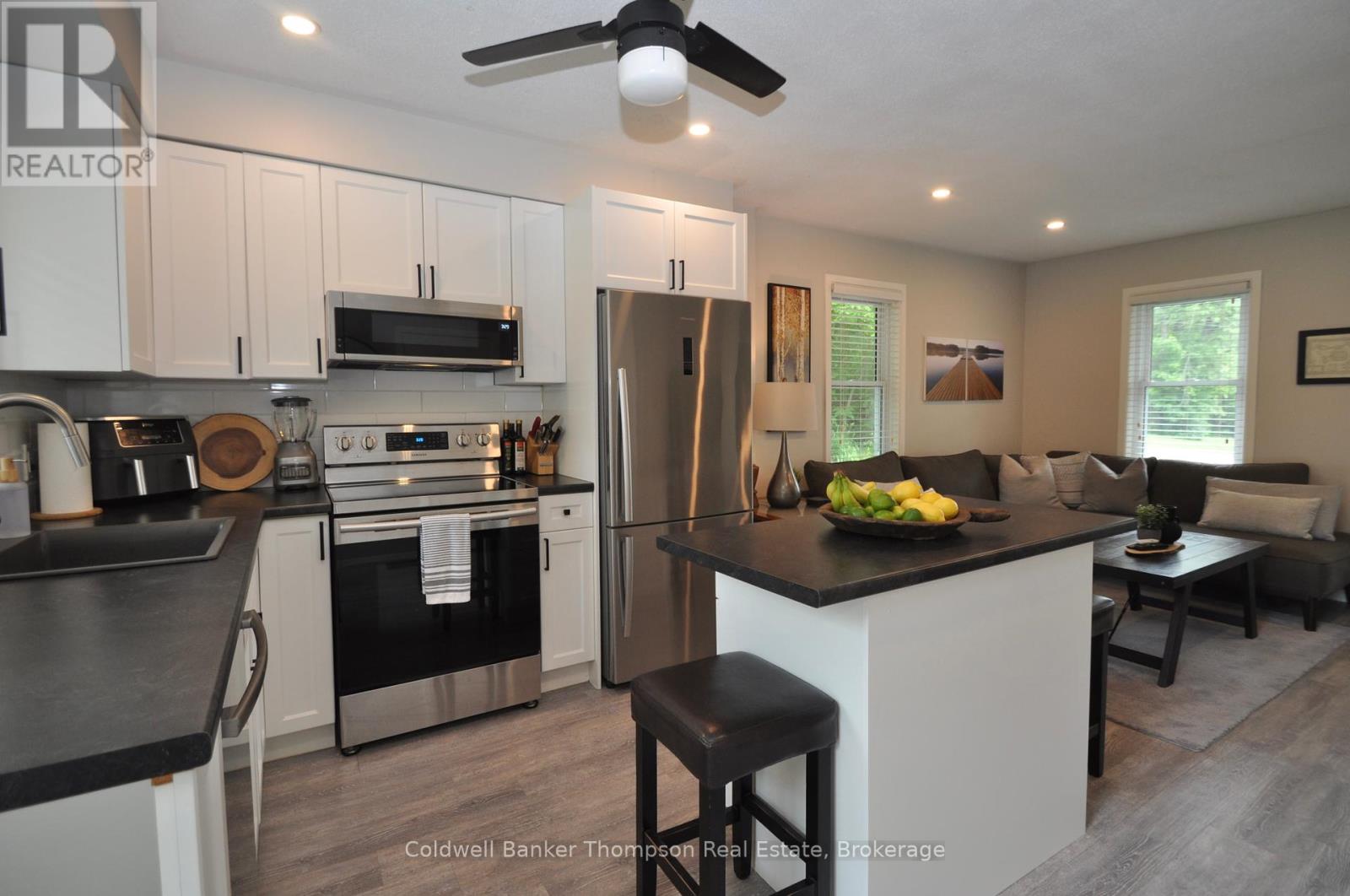 9 Maple Avenue, Huntsville, Ontario  P1H 1H2 - Photo 5 - X12408489