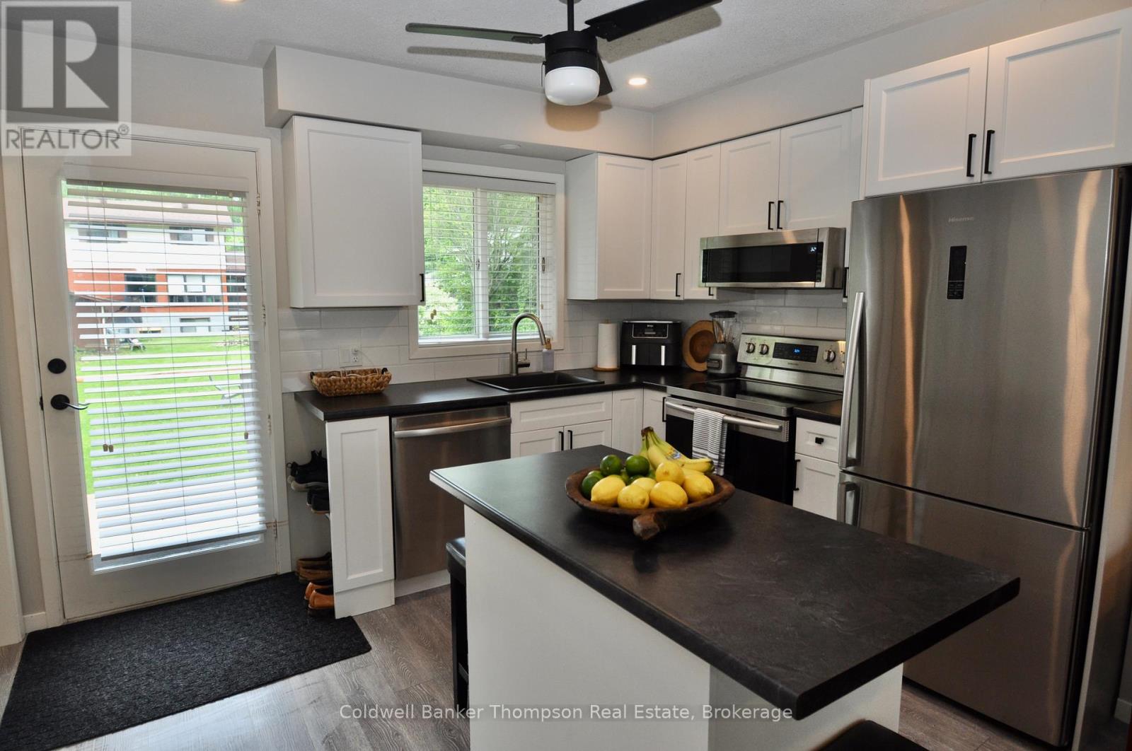 9 Maple Avenue, Huntsville, Ontario  P1H 1H2 - Photo 6 - X12408489