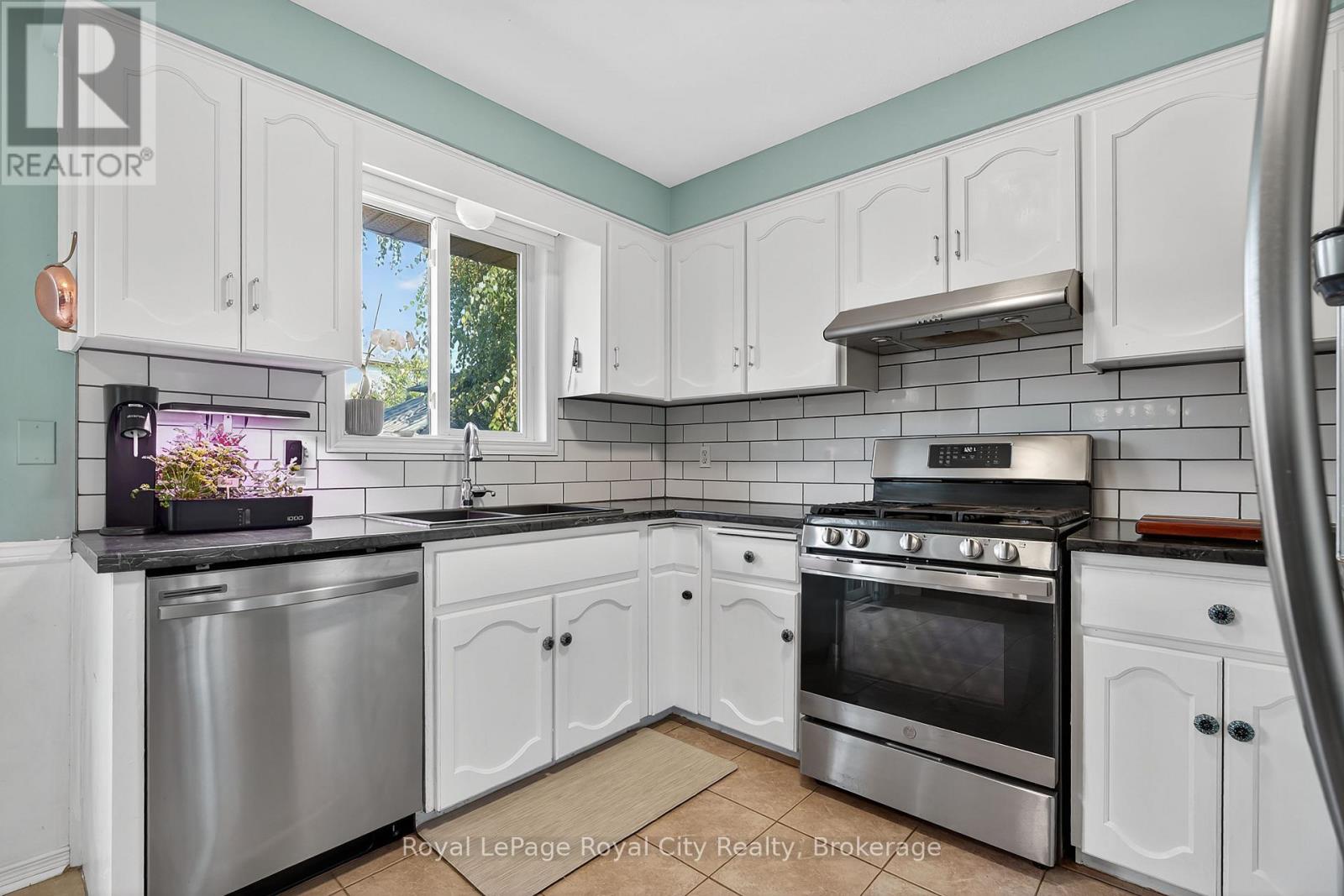 50 Mclachlan Place, Guelph, Ontario  N1H 8K4 - Photo 11 - X12408512