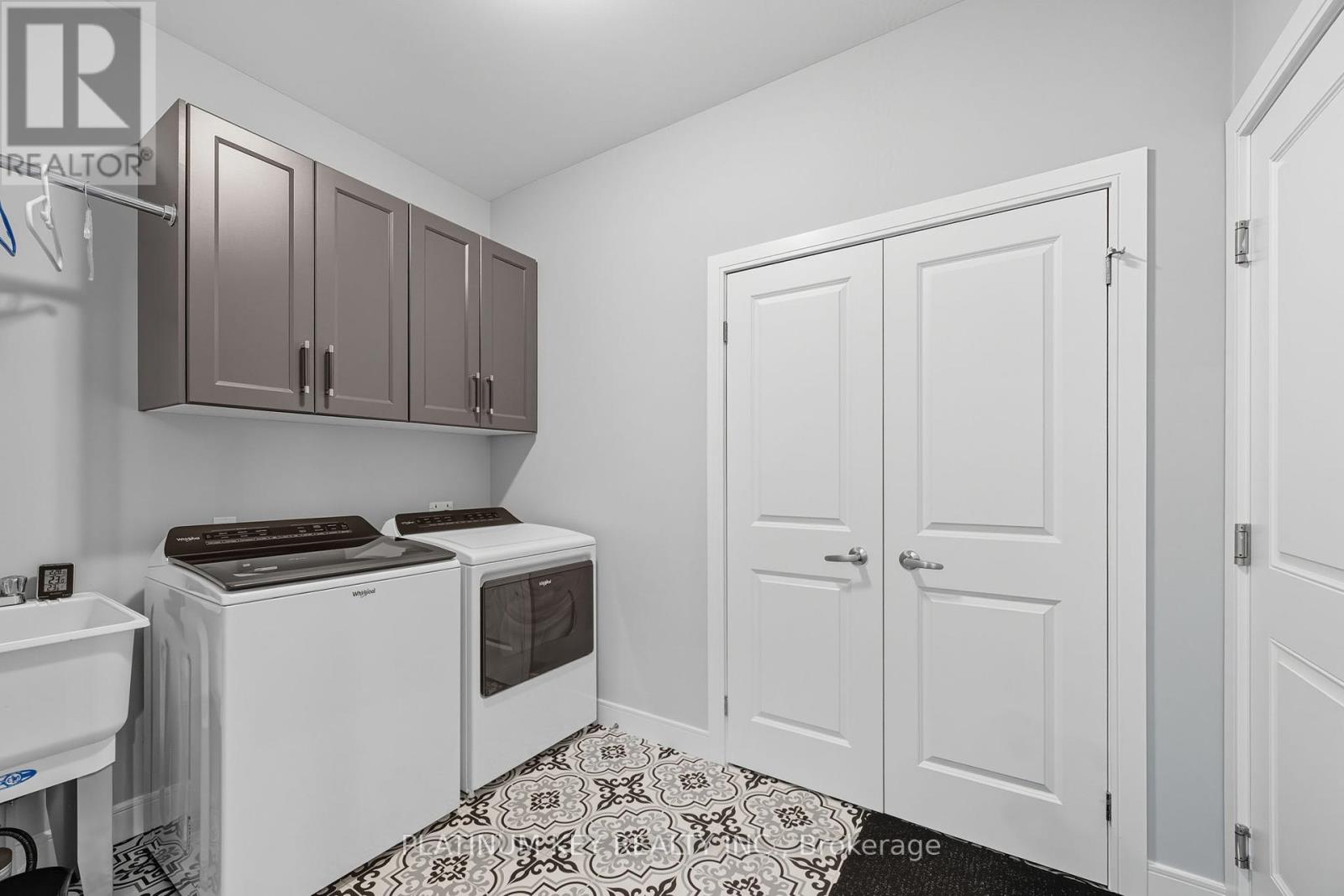 140 Collins Way, Strathroy-Caradoc, Ontario  N7G 0G2 - Photo 15 - X12408453