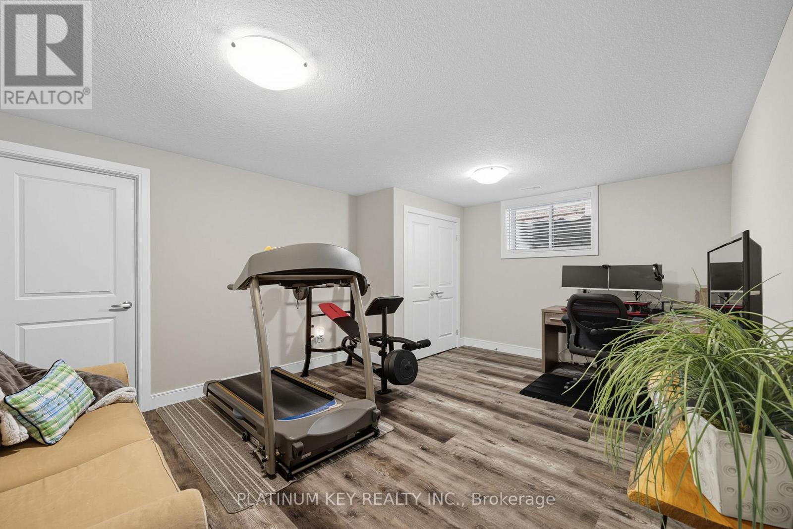 140 Collins Way, Strathroy-Caradoc, Ontario  N7G 0G2 - Photo 28 - X12408453
