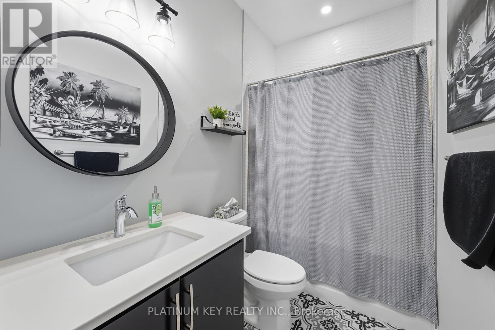 140 Collins Way, Strathroy-Caradoc, Ontario  N7G 0G2 - Photo 5 - X12408453