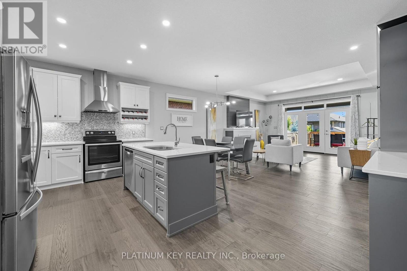140 Collins Way, Strathroy-Caradoc, Ontario  N7G 0G2 - Photo 6 - X12408453