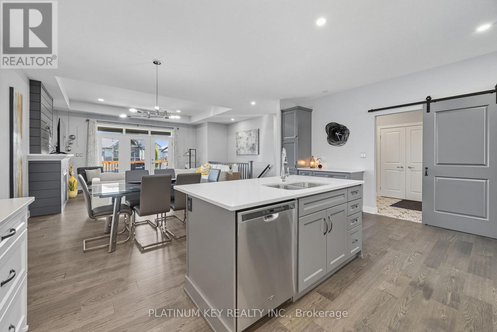 140 Collins Way, Strathroy-Caradoc, Ontario  N7G 0G2 - Photo 8 - X12408453