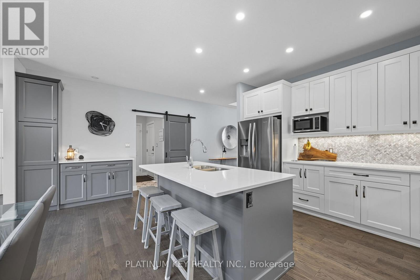 140 Collins Way, Strathroy-Caradoc, Ontario  N7G 0G2 - Photo 9 - X12408453