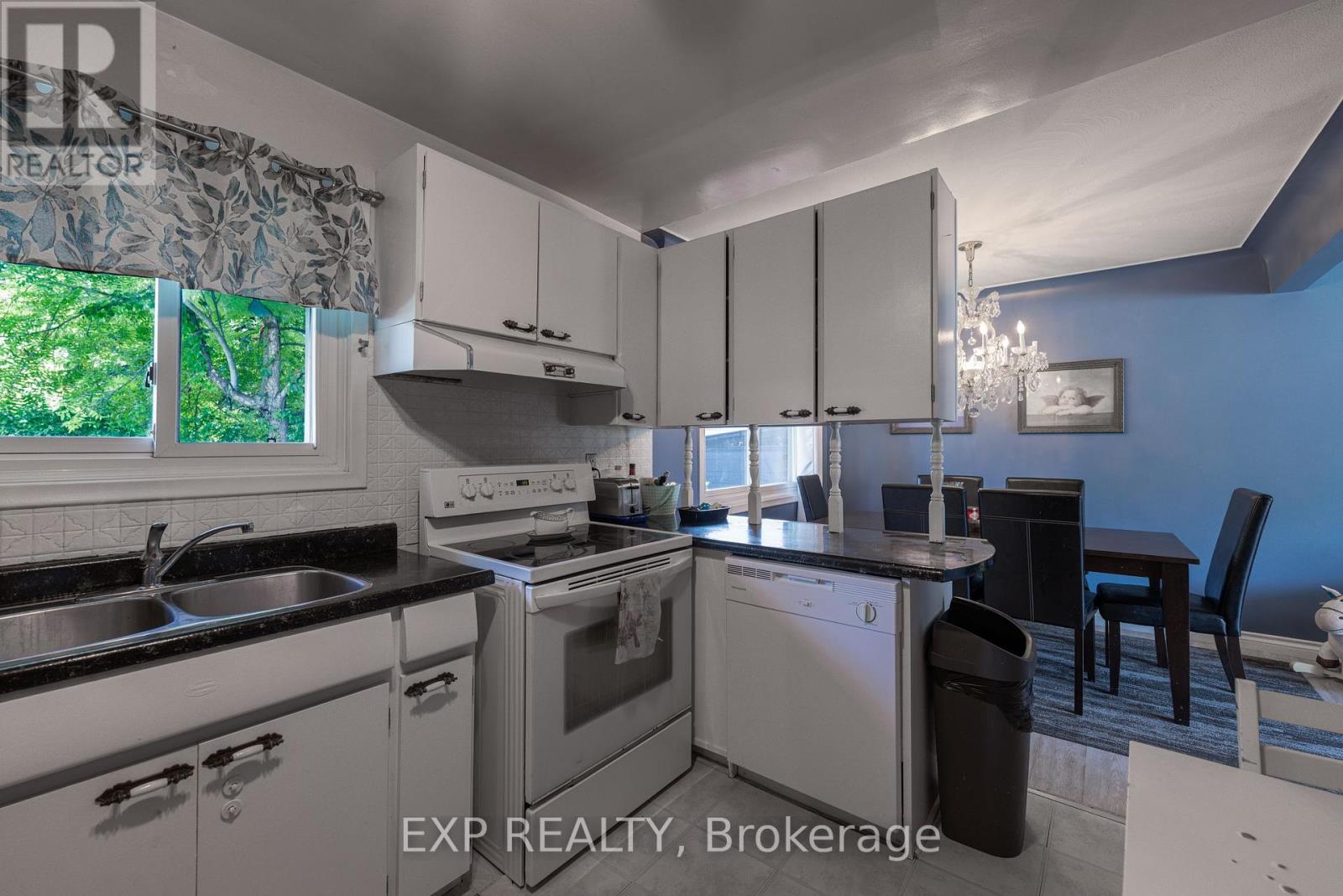 2896 Portage Road, Niagara Falls, Ontario  L2J 2J5 - Photo 13 - X12408499