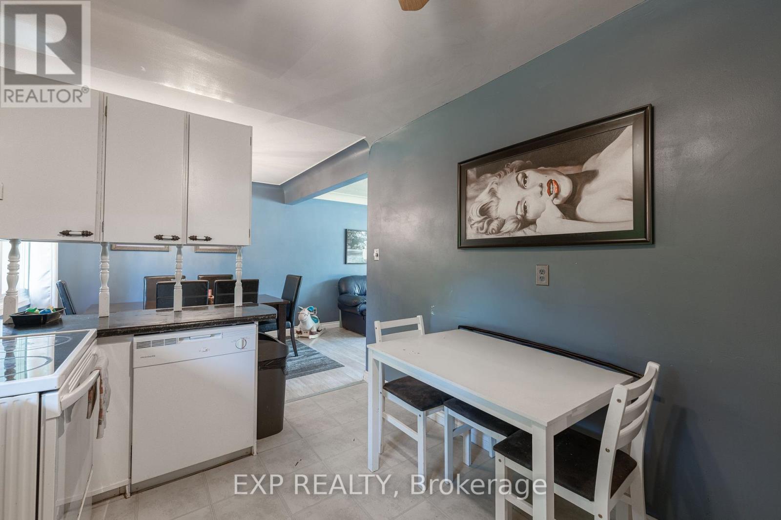 2896 Portage Road, Niagara Falls, Ontario  L2J 2J5 - Photo 14 - X12408499