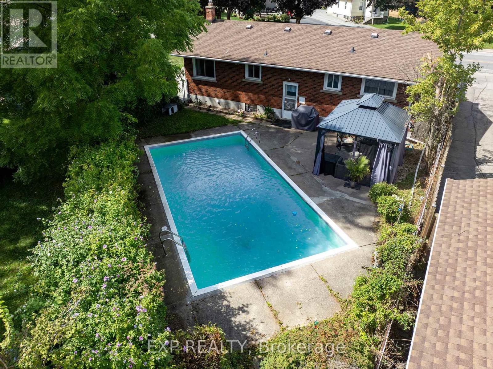 2896 Portage Road, Niagara Falls, Ontario  L2J 2J5 - Photo 2 - X12408499
