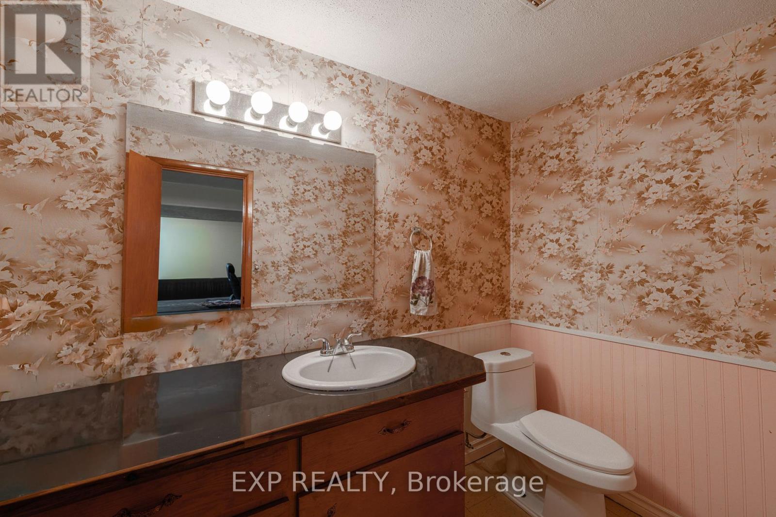 2896 Portage Road, Niagara Falls, Ontario  L2J 2J5 - Photo 26 - X12408499