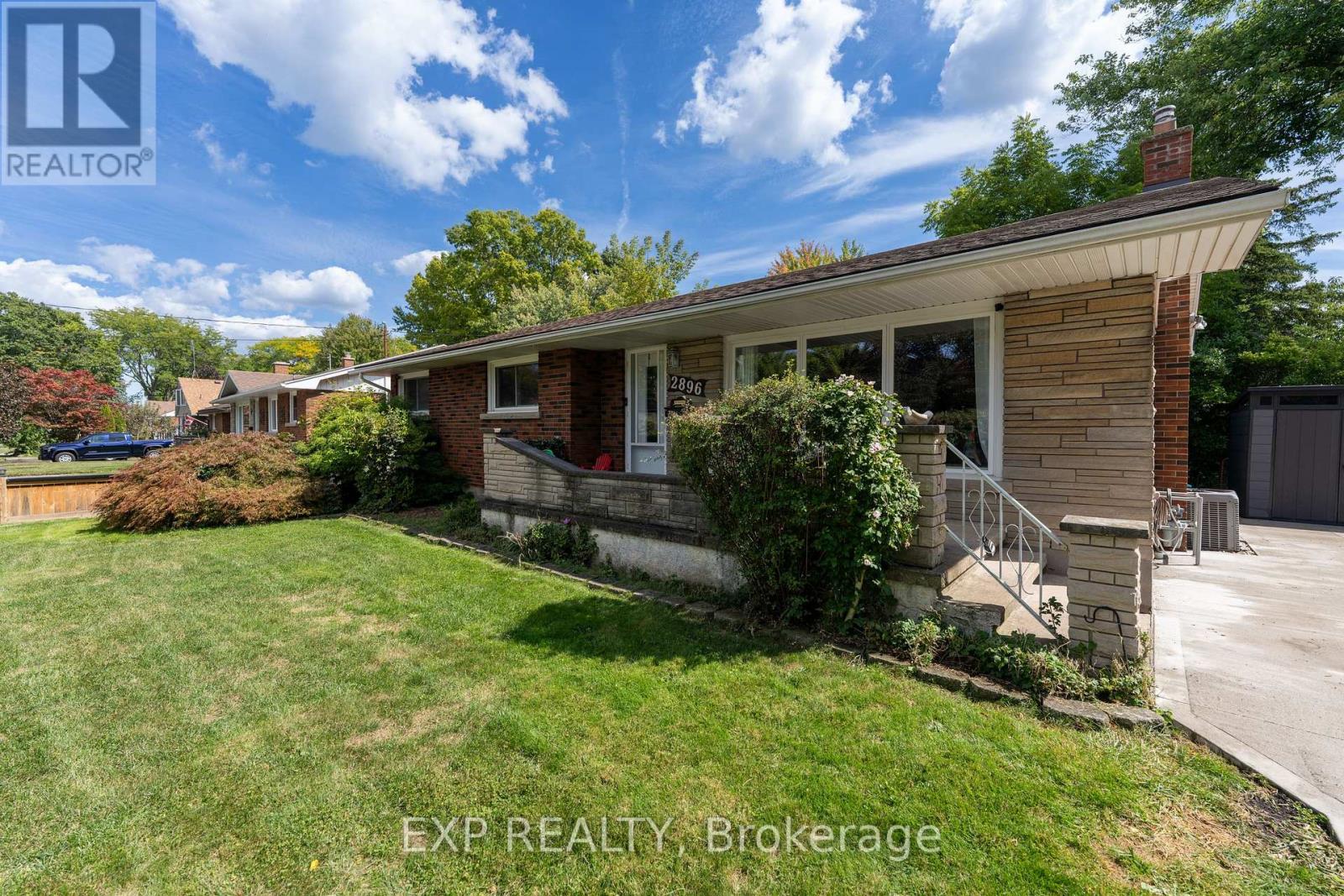 2896 Portage Road, Niagara Falls, Ontario  L2J 2J5 - Photo 5 - X12408499