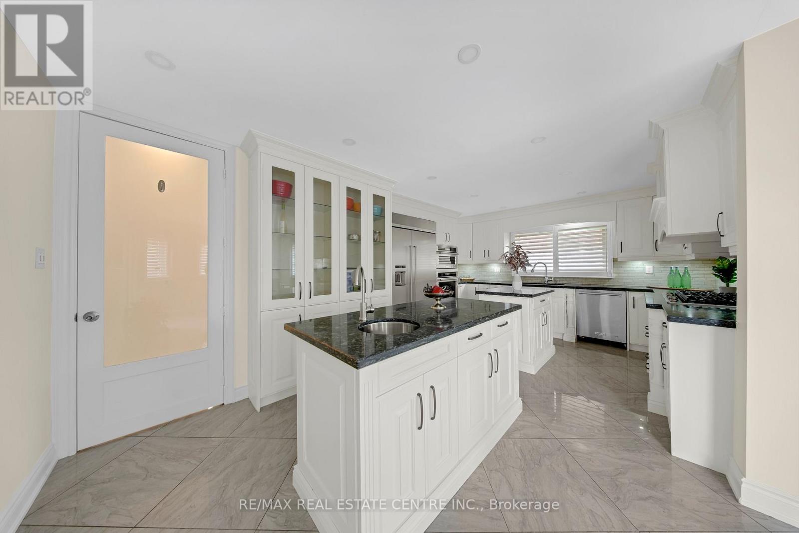 30 Oaklea Boulevard, Brampton, Ontario  L6Y 4G5 - Photo 15 - W12408451